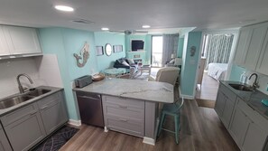 3 habitaciones, escritorio, tabla de planchar con plancha y wifi gratis