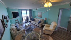 Smart TV, reproductor de DVD, libros y monitor de computadora 