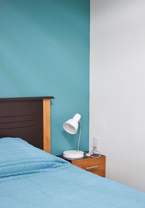 Tabla de planchar con plancha, wifi gratis y ropa de cama 