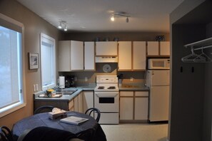 Fridge, microwave, oven, stovetop - Most affordable on the Mountain - Ground Level Suite - Ski in/out! (Silver Star Mountain)