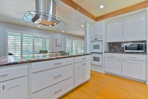 Fridge, microwave, oven, stovetop - The Crest: Mid-Century Couples Retreat- Pool & Mountain Views - 2 Beds #066151 (La Quinta)