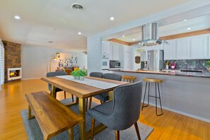 Dining - The Crest: Mid-Century Couples Retreat- Pool & Mountain Views - 2 Beds #066151 (La Quinta)