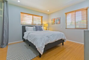 2 bedrooms, iron/ironing board, WiFi, bed sheets