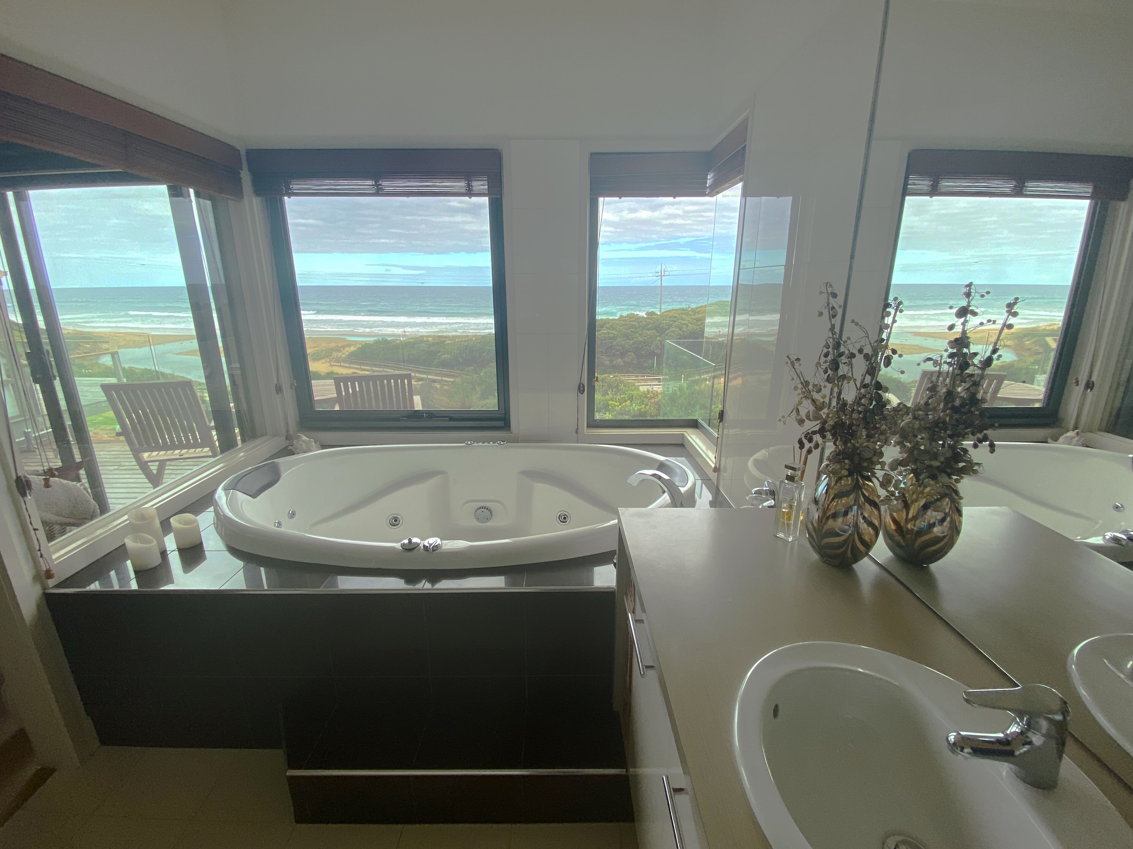 THEBEACH GREAT OCEAN ROAD Waterfront Moggs Creek.  Spacious Luxury just for 2
