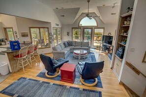 TV, caminetto, lettore DVD