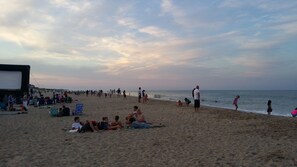 Beach nearby, sun-loungers, beach towels