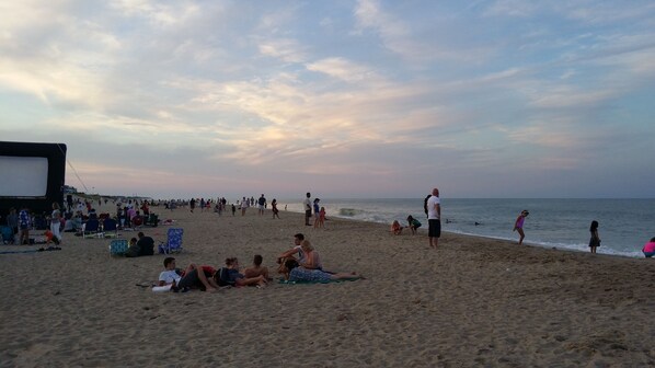 Beach nearby, sun loungers, beach towels