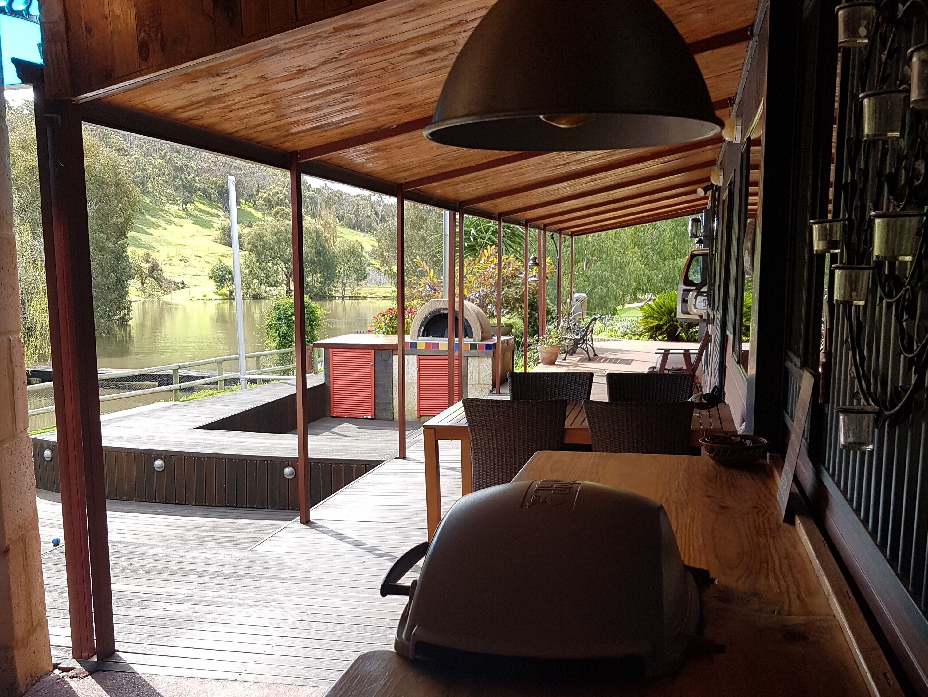 屋外ダイニングエリア