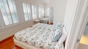 7 bedrooms, iron/ironing board, Internet, bed sheets
