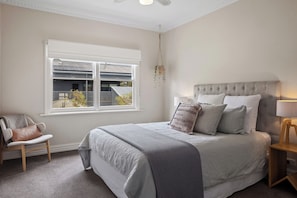 3 bedrooms, desk, iron/ironing board, free WiFi - Gracemont - Boutique Yarra Valley Accommodation (Healesville)