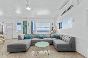 TV, video games, table football, ping pong - Vieques Ocean View House & walk to beach 7br - 6bth Pool table & Ping Pong (Vieques)