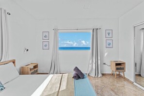 7 bedrooms, iron/ironing board, WiFi, bed sheets - Vieques Ocean View House & walk to beach 7br - 6bth Pool table & Ping Pong (Vieques)