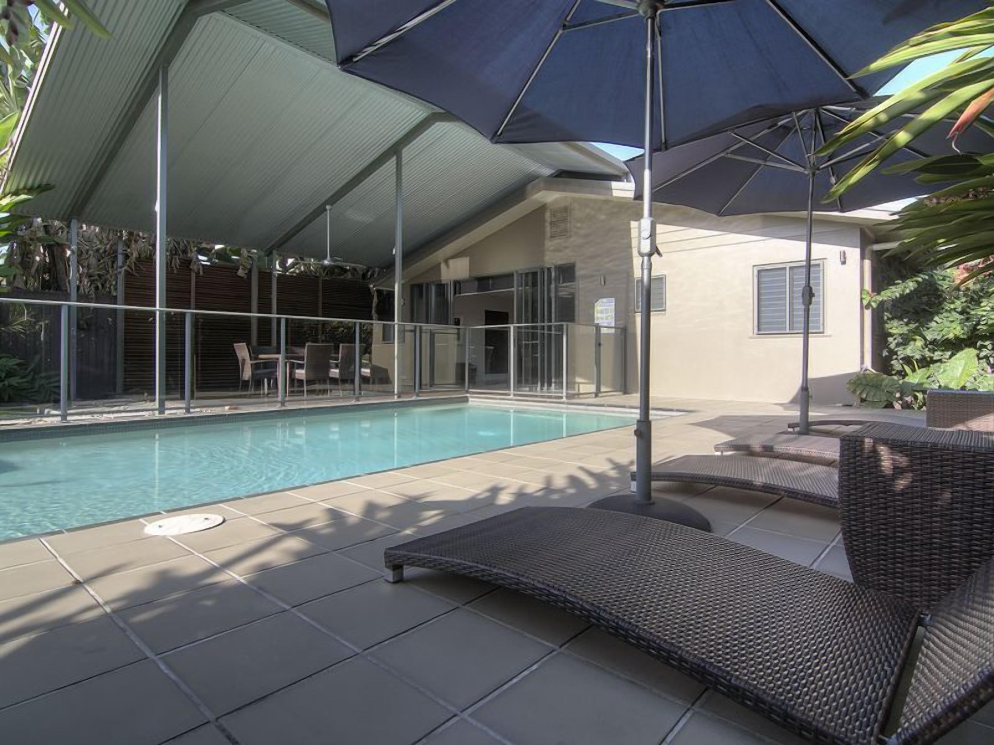 Coco Beach Villa - Tropical Beachfront Haven — image 10