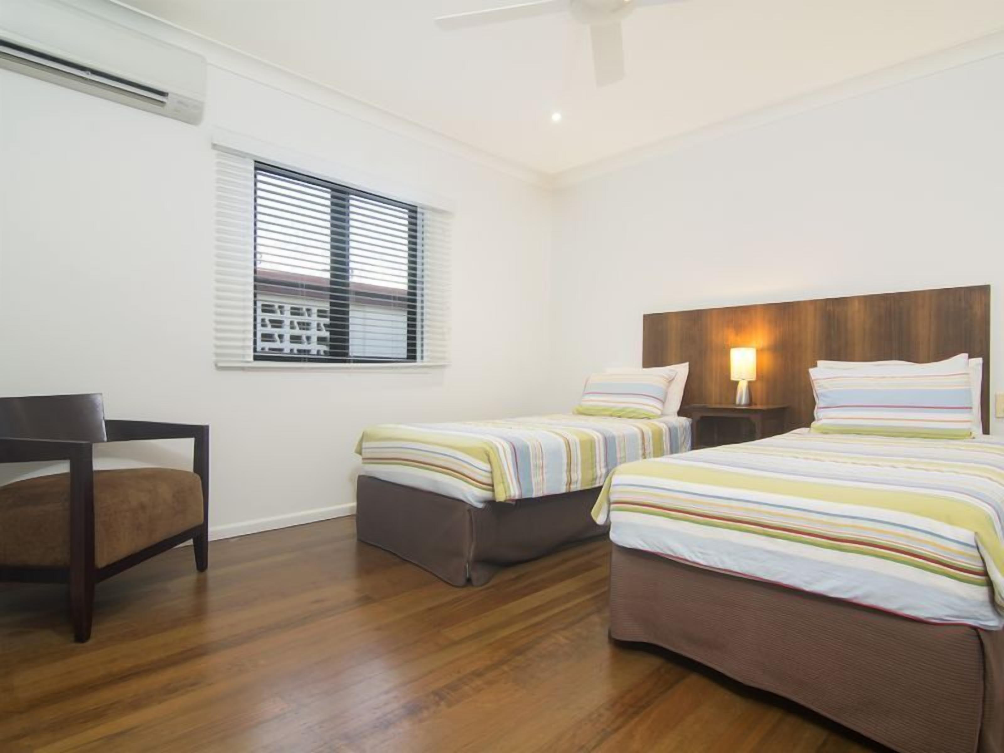 Coco Beach Villa - Tropical Beachfront Haven — image 16