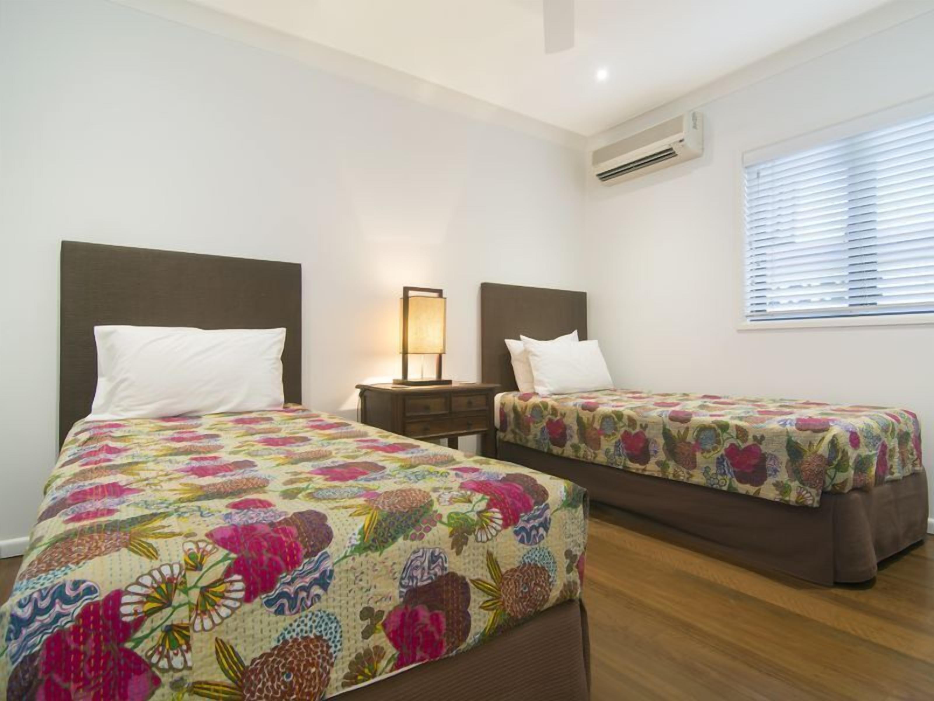 Coco Beach Villa - Tropical Beachfront Haven — image 14