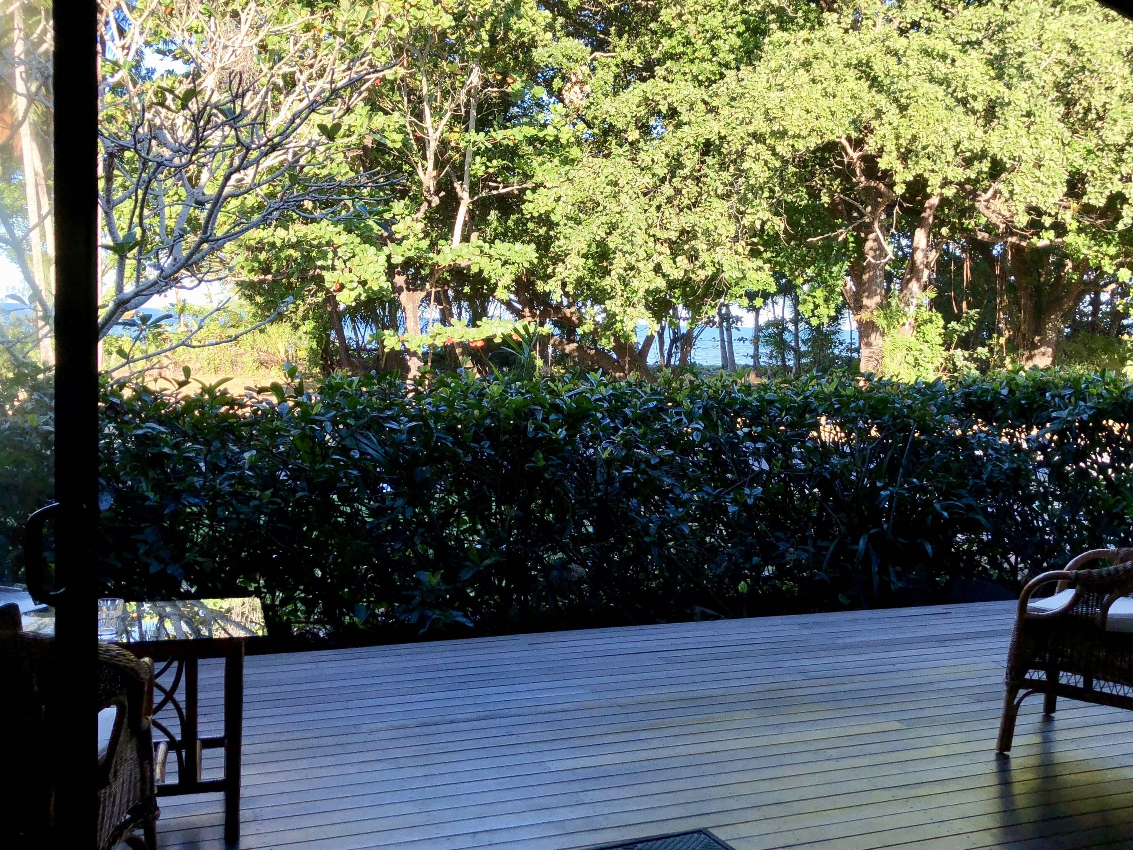 Coco Beach Villa - Tropical Beachfront Haven — image 11