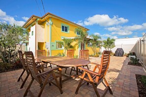 屋外ダイニングエリア