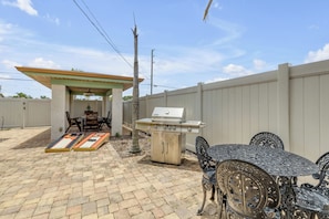 Outdoor dining - Modern Design, Boat Parking, Steps to Intercoastal Access (New Smyrna Beach)