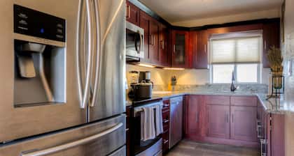 New Modern Designer 2BR, 1BA Next To Intercoastal Access. Boat Parking Avail.