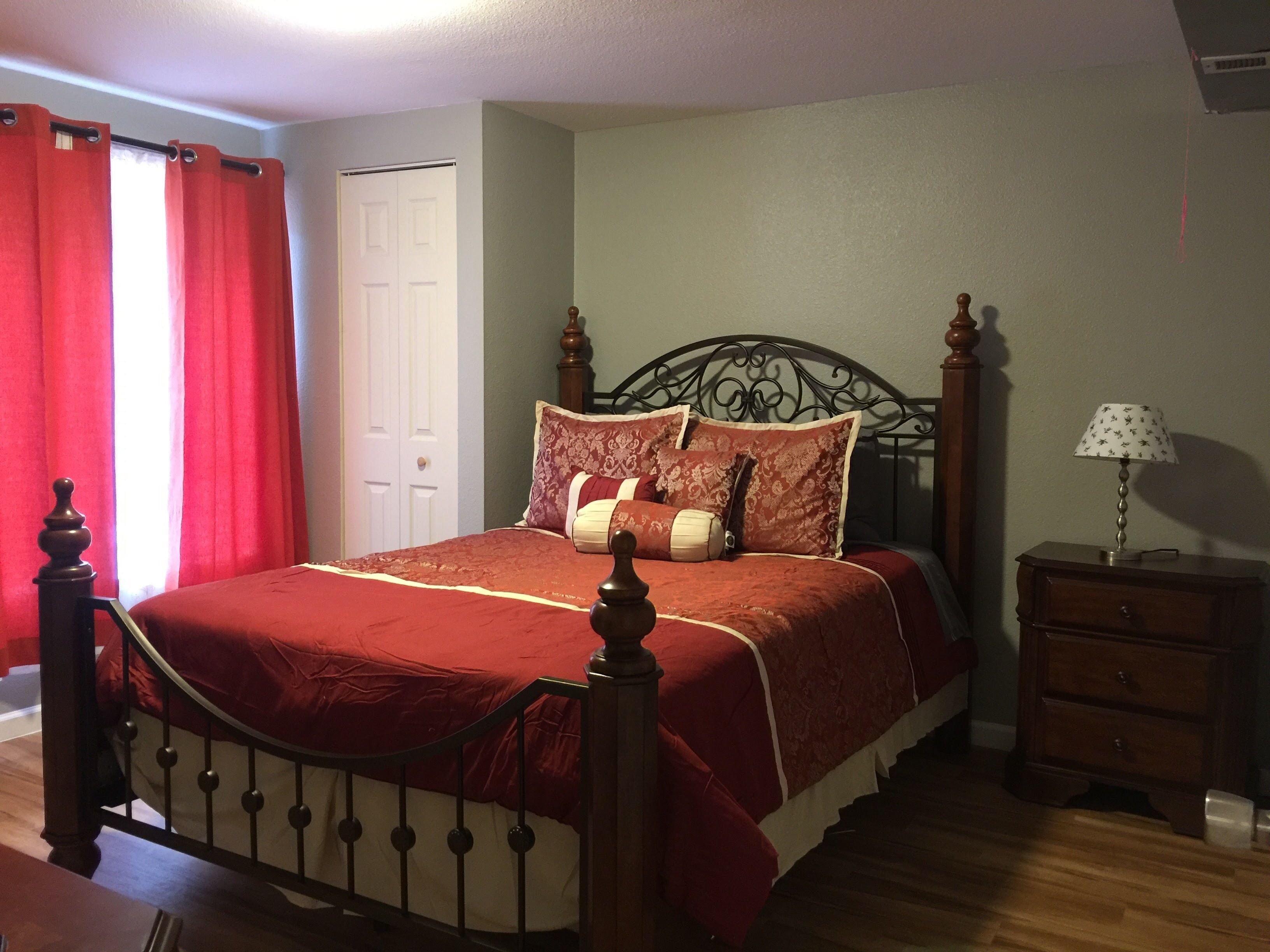 Garden level 2 bedroom’s 1 bath walk out basement.