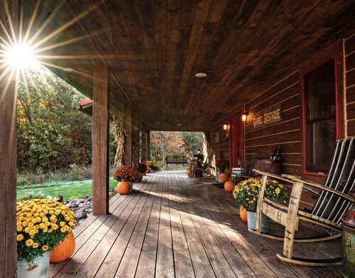 / UUSI LUETTELO / Hämmästyttävä Log Retreat lepää kotoperäisessä preeriassa / metsässä