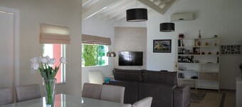 Maison dans le barrage (200m de la frontière), piscine, 4 suites de confort dans la nature