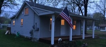Angler's Cove - Family Friendly Lakefront Cottage