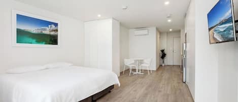 1 dormitorio, escritorio, tabla de planchar con plancha y wifi gratis