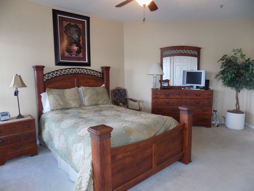 Rockstar Lake and Pool view condo