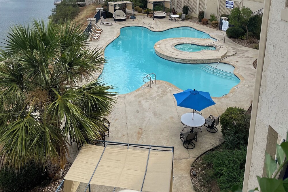 Rockstar Lake and Pool view condo