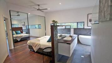 4 bedrooms, iron/ironing board, travel cot, WiFi