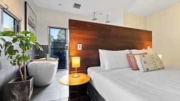 4 bedrooms, iron/ironing board, travel cot, WiFi