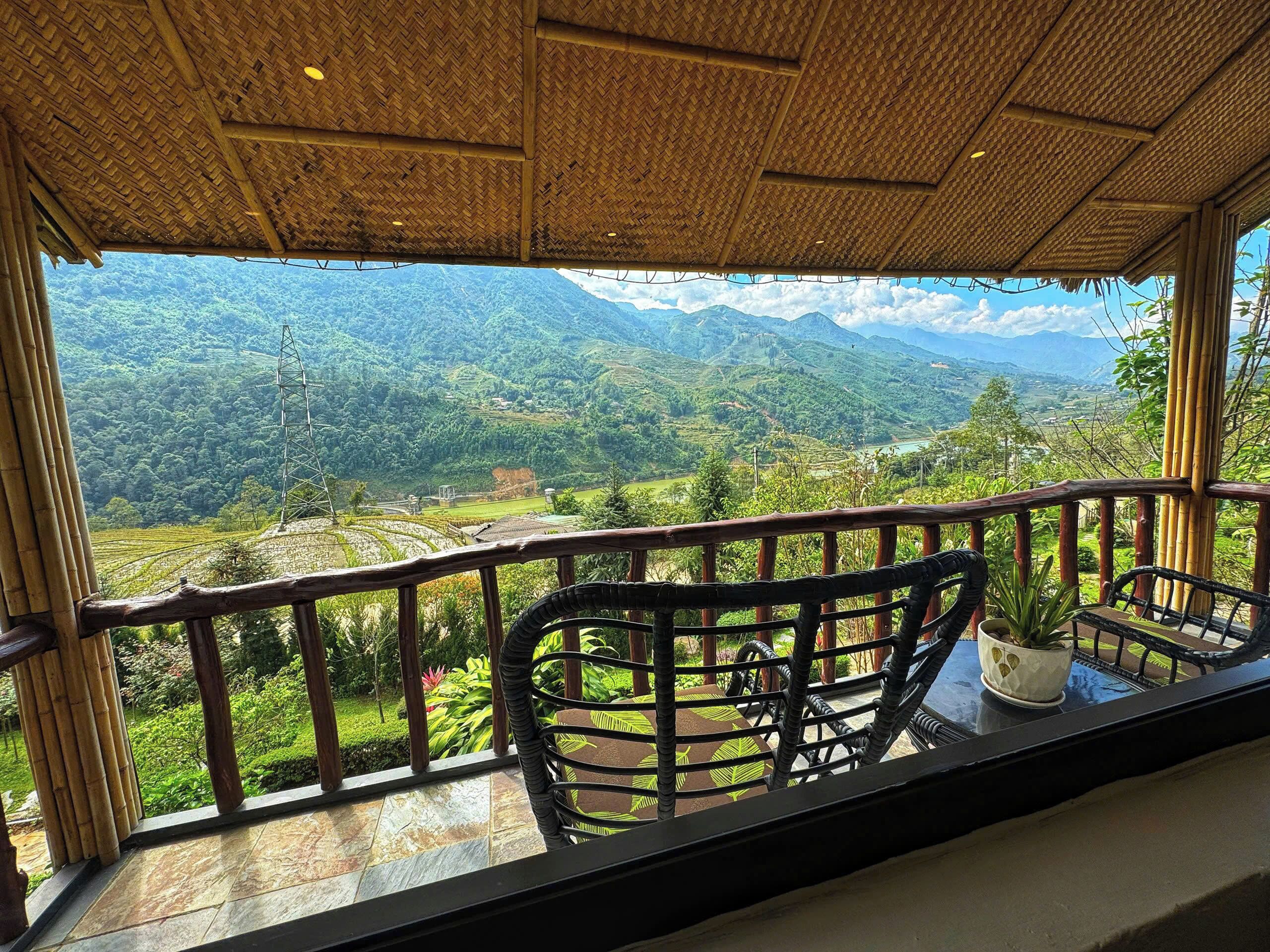 Deluxe Double Bungalow with Mountain View  | Terrace/patio