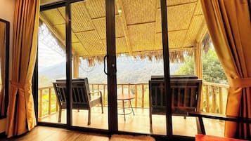 Senior Deluxe Bungalow with Mountain View | Terrace/patio