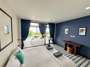 3 habitaciones, escritorio y tabla de planchar con plancha 