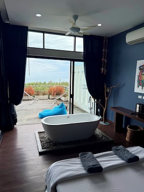 3 bedrooms, desk, iron/ironing board, travel cot