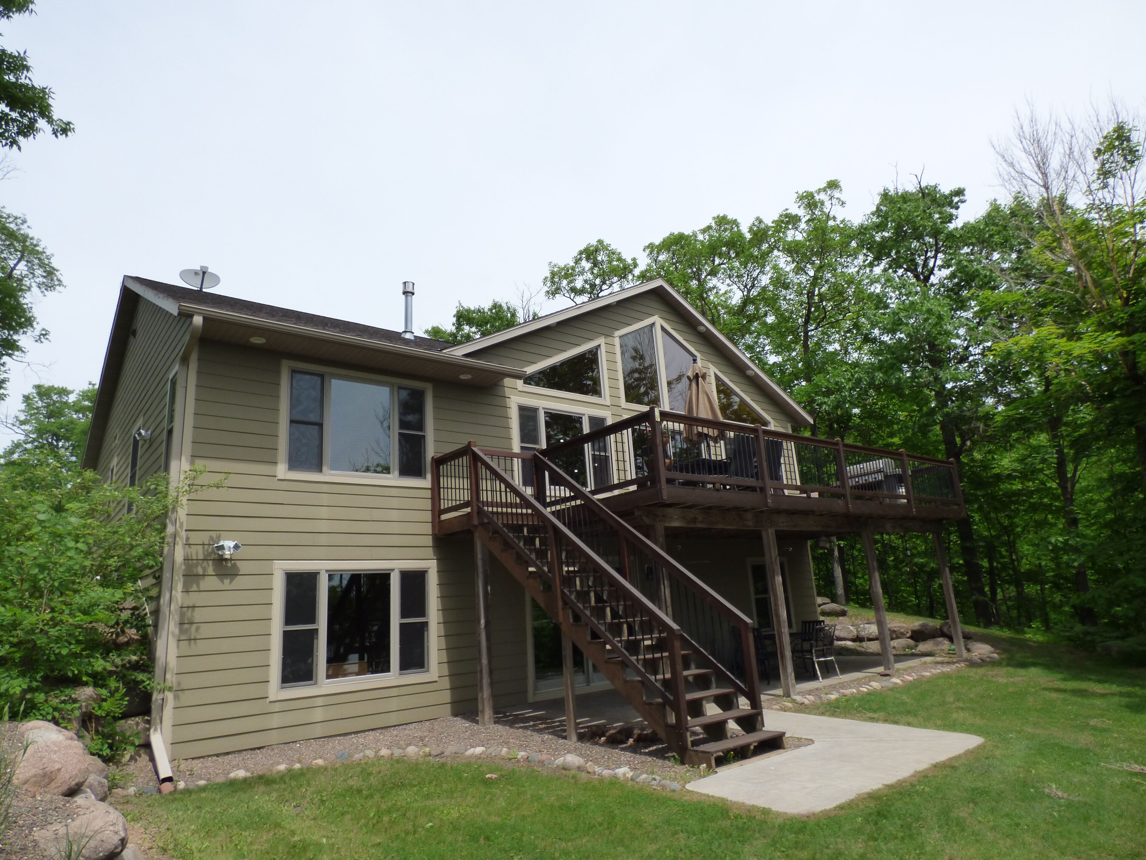 Beautiful lakehome on picturesque Cedar Lake!