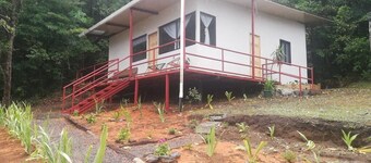 2 bedroom cabin with amazing views, 1 mile from Monteverde Cloud Forest Preserve