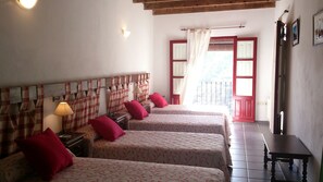 4 Schlafzimmer, Bügeleisen/Bügelbrett, kostenloses WLAN, Bettwäsche