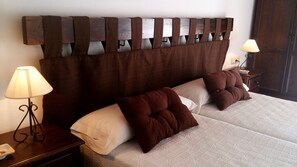 4 slaapkamers, een strijkplank/strijkijzer, gratis wifi, beddengoed
