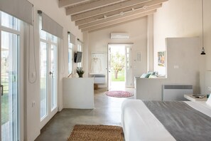 5 habitaciones, caja de seguridad en la habitación y escritorio