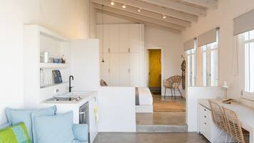 5 bedrooms, in-room safe, desk, iron/ironing board