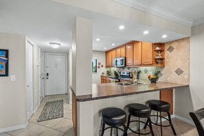 ثلاجة، ميكروويف، فرن، غسالة أطباق