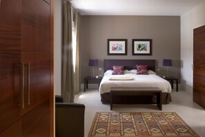 3 Schlafzimmer, Zimmersafe, Bügeleisen/Bügelbrett, WLAN