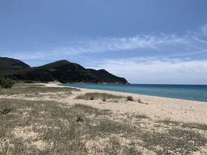 Plage à proximité, chaises longues