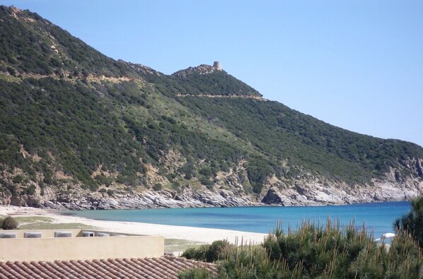 In StrandnĂ€he, LiegestĂŒhle