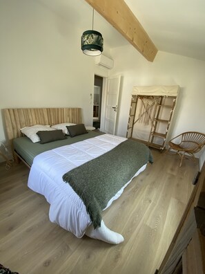 3 bedrooms, iron/ironing board, free WiFi