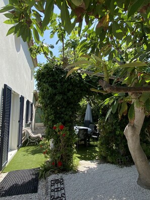 Terrace/patio - Comfortable seaside vacation home, fully renovated and air-conditioned (Hyères)