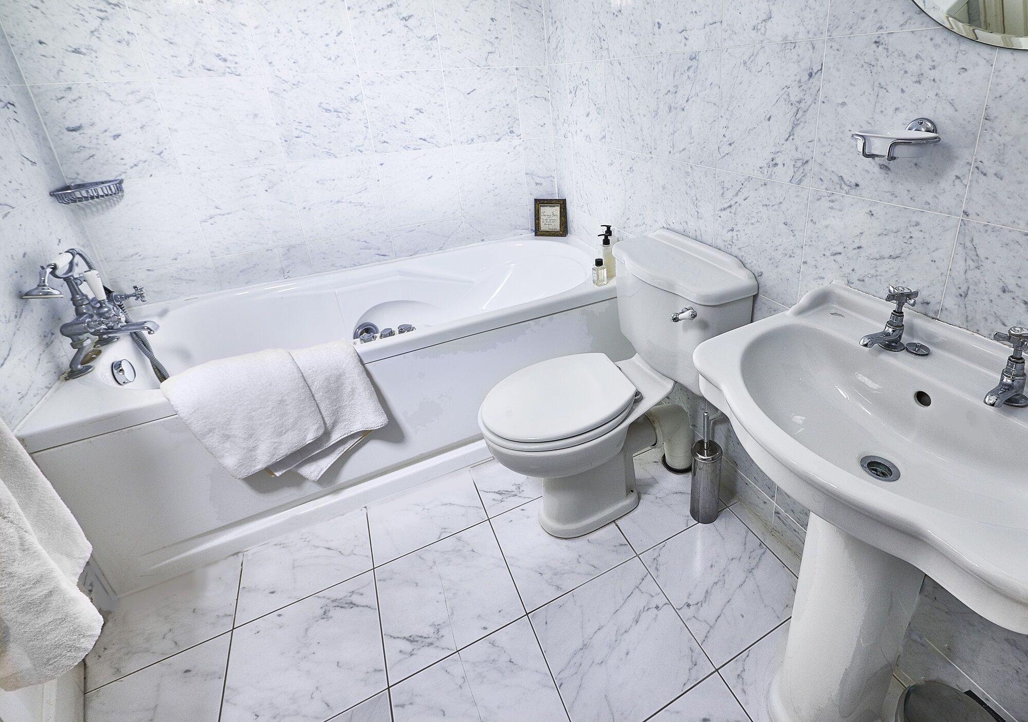 Combined shower/tub, jetted tub, hair dryer, towels