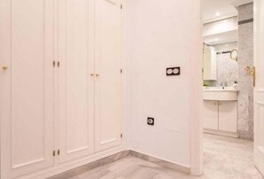 تجهيزات دش، مجففات شعر، مناشف